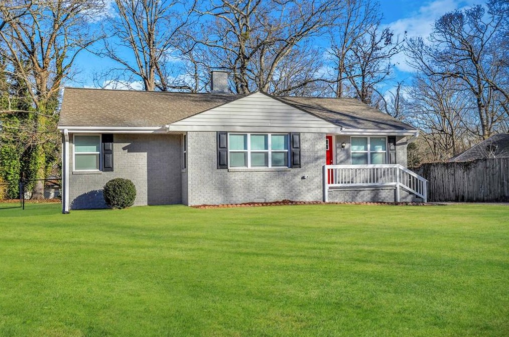 6718 Winn Dr, Lithia Springs, GA 30122