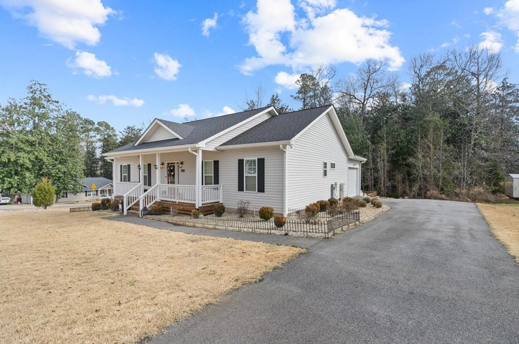 212 Wedgewood Dr, Sandersville, GA 31082