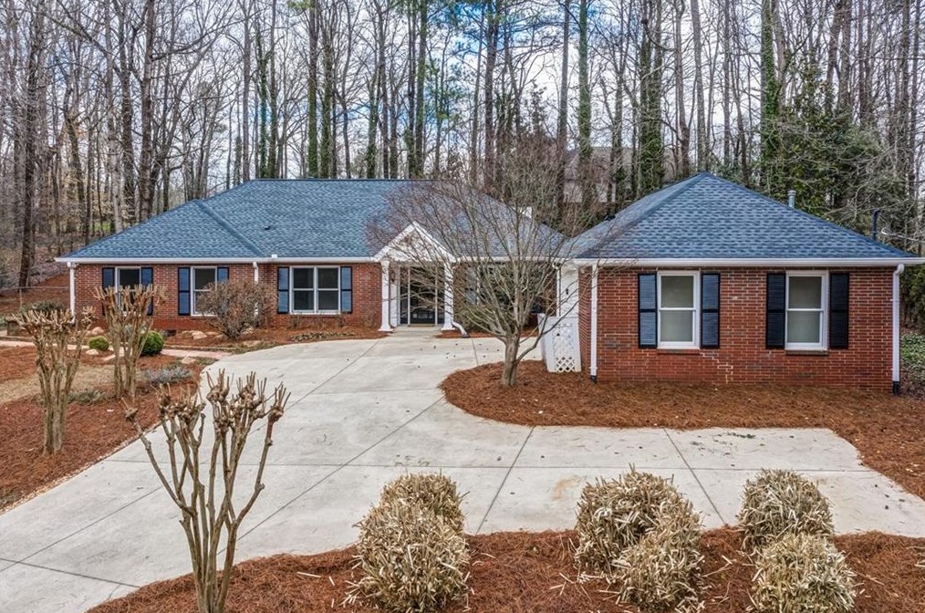 1105 Wordsworth Dr, Roswell, GA 30075-2835