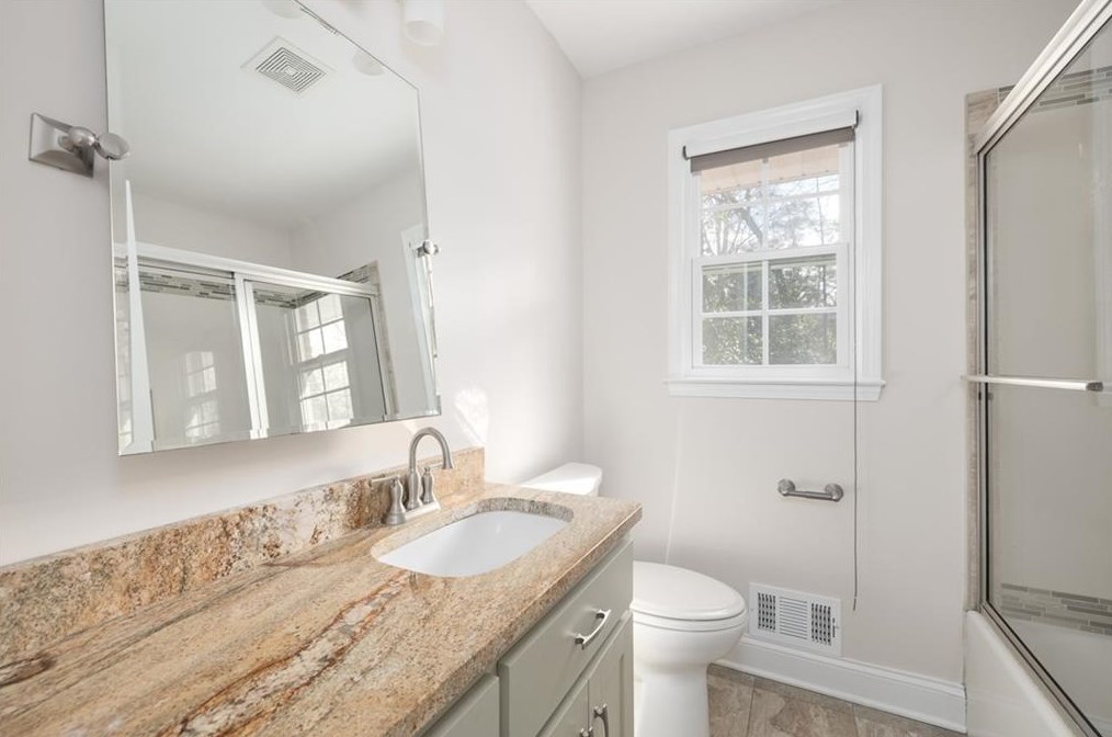 3181 Lindmoor Dr, Decatur GA  30033-3367 exterior