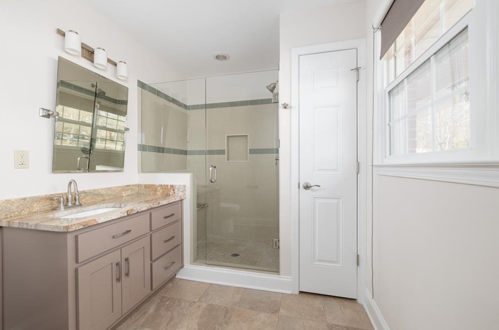 3181 Lindmoor Dr, Decatur GA  30033-3367 exterior