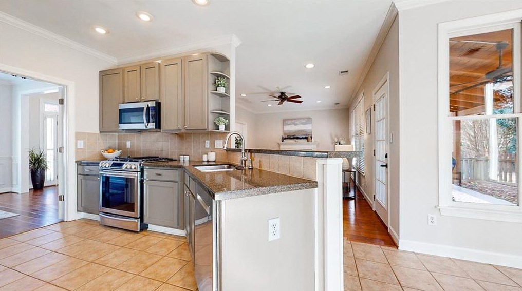 1470 Crescent Walk, Decatur GA  30033-2401 exterior