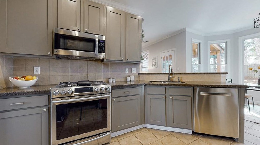 1470 Crescent Walk, Decatur GA  30033-2401 exterior