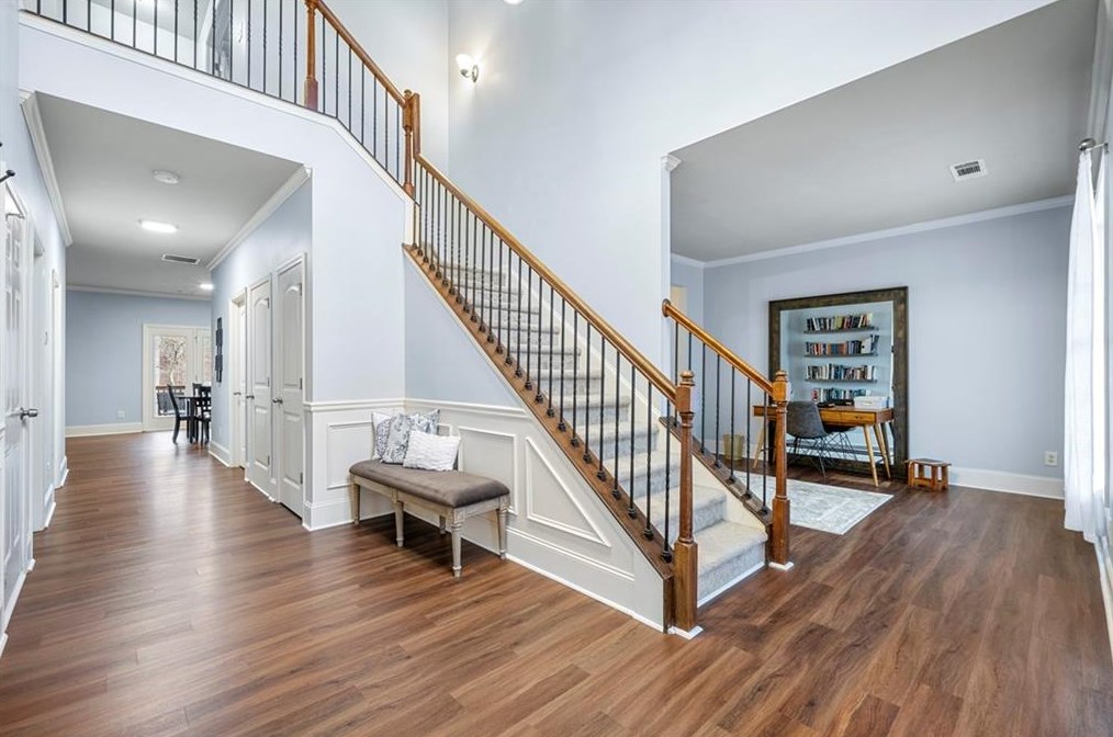 7429 Mockingbird Ln, Flowery Branch, GA 30542