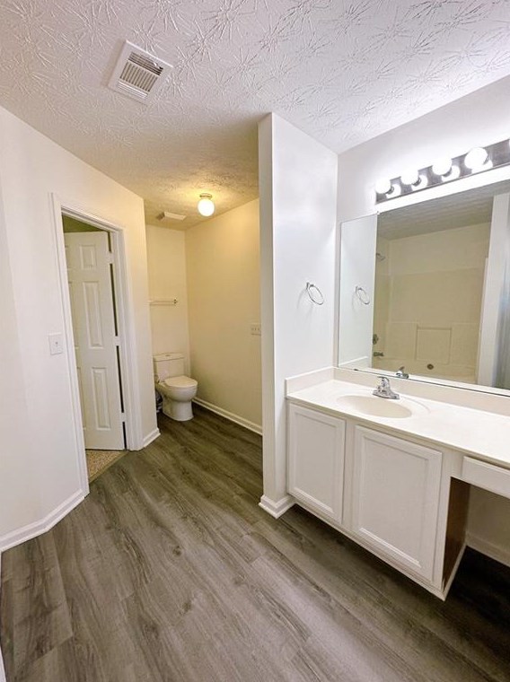 4635 Grand Central Pkwy, Decatur GA  30035-2253 exterior