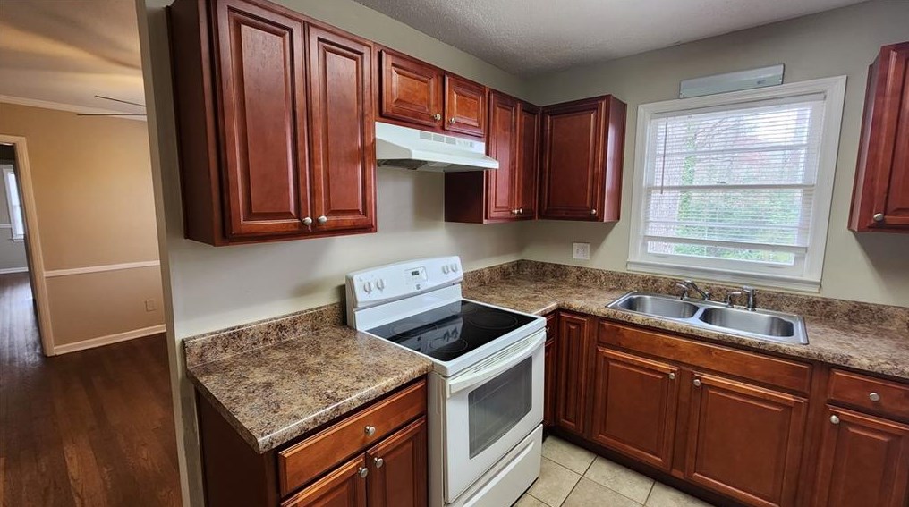 440 Norton Cir, Smyrna GA  30082-2119 exterior