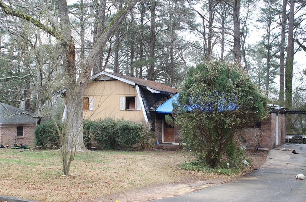 366 Greenwood Dr Nw, Lilburn, GA 30047
