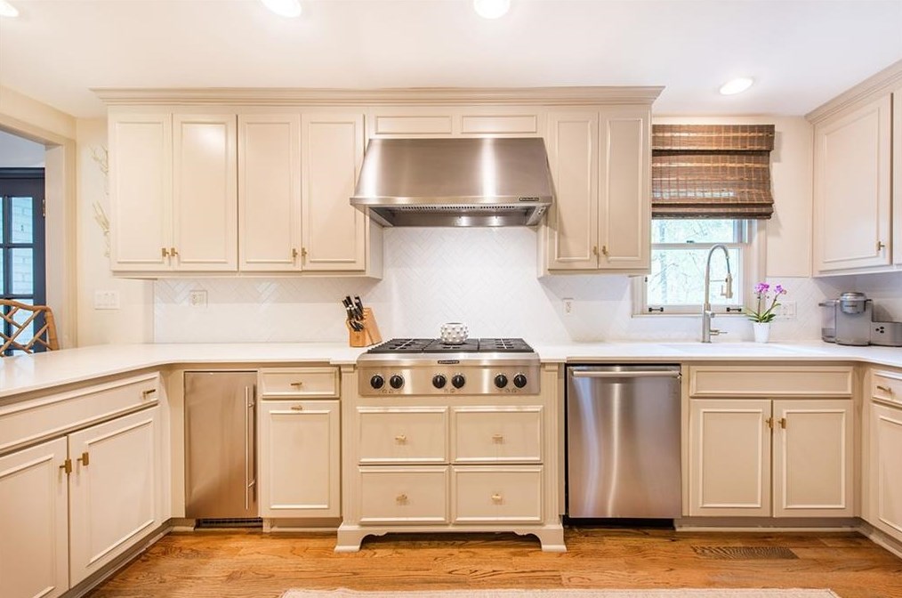 6250 Weatherly Dr, Atlanta GA  30328-3630 exterior