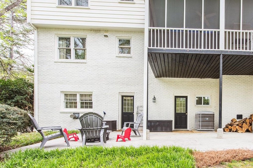 6250 Weatherly Dr, Atlanta GA  30328-3630 exterior
