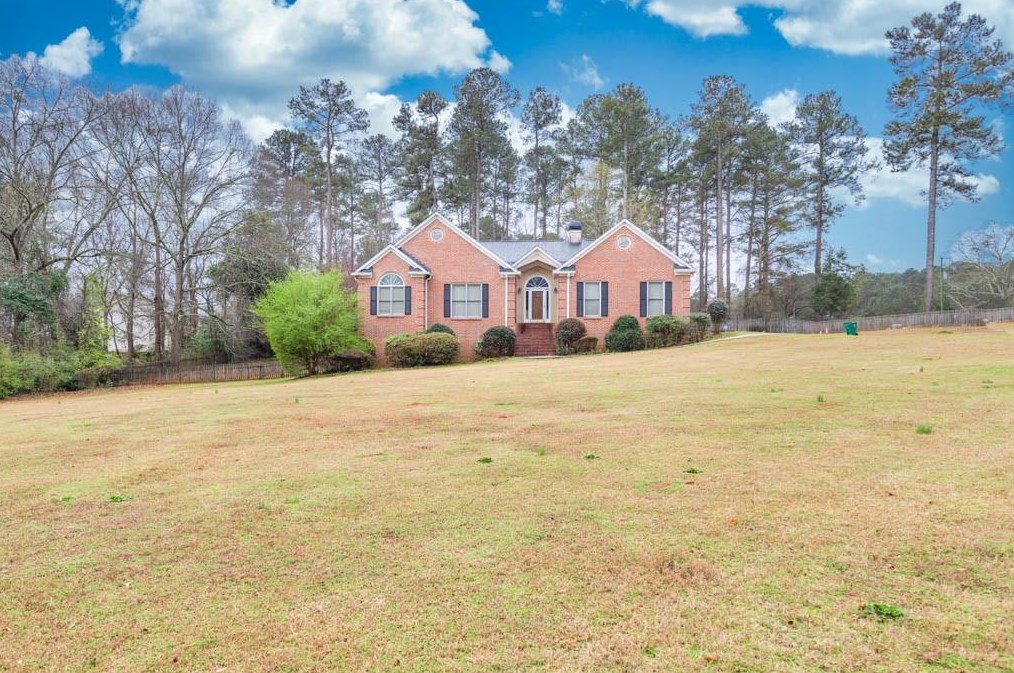 493 Broad St, Winder, GA 30680-3772