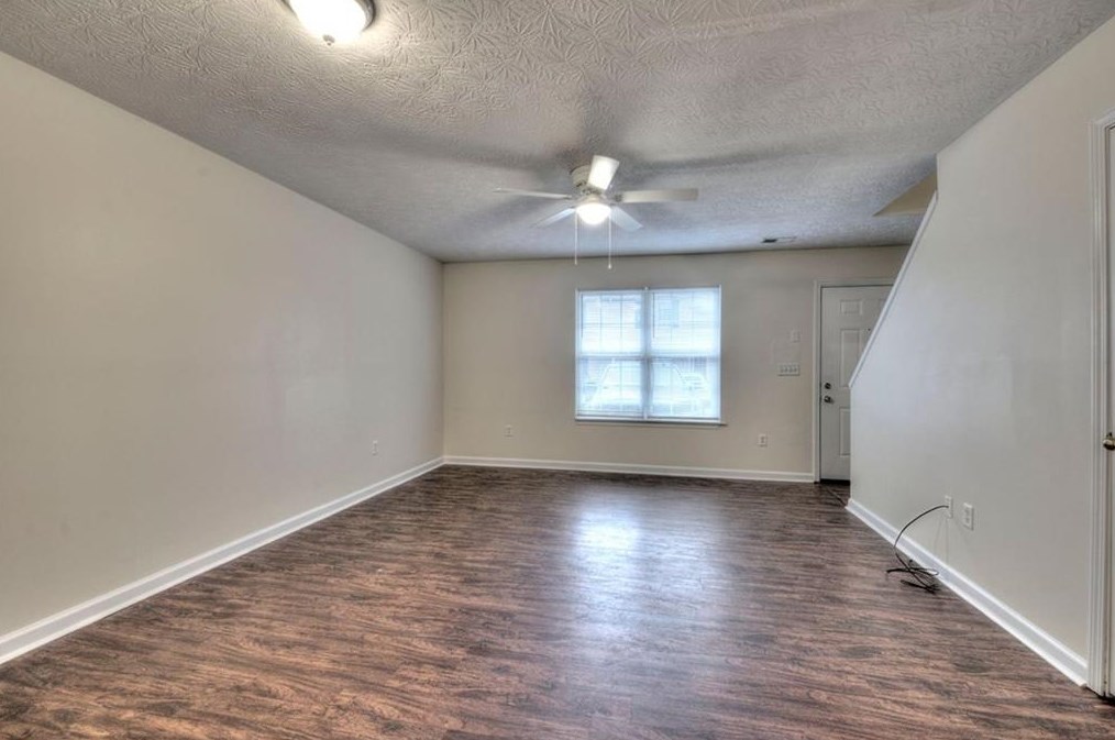 132 Point Pl Dr, Euharlee, GA 30120