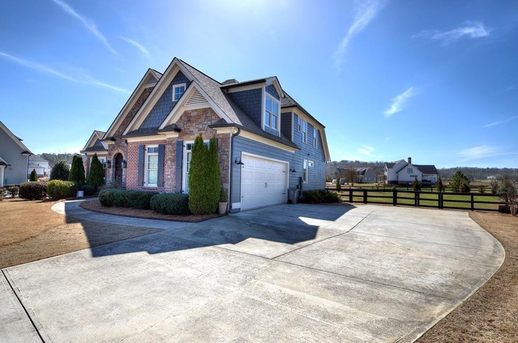 34 River Shoals Dr, Euharlee GA  30120-6514 exterior