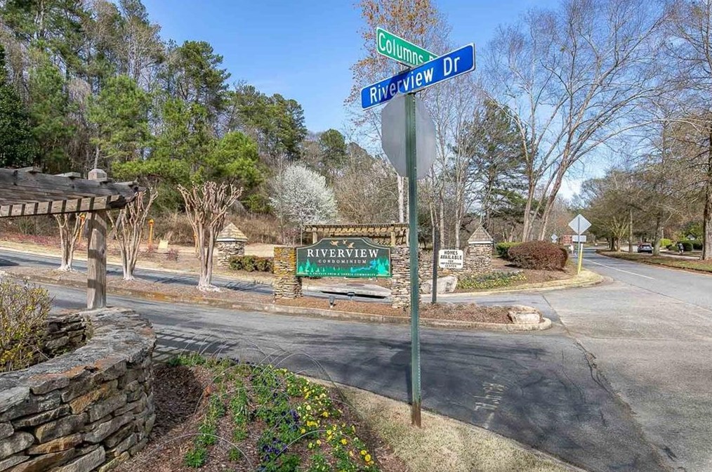 1407 Riverview Dr Se, Marietta, GA 30067