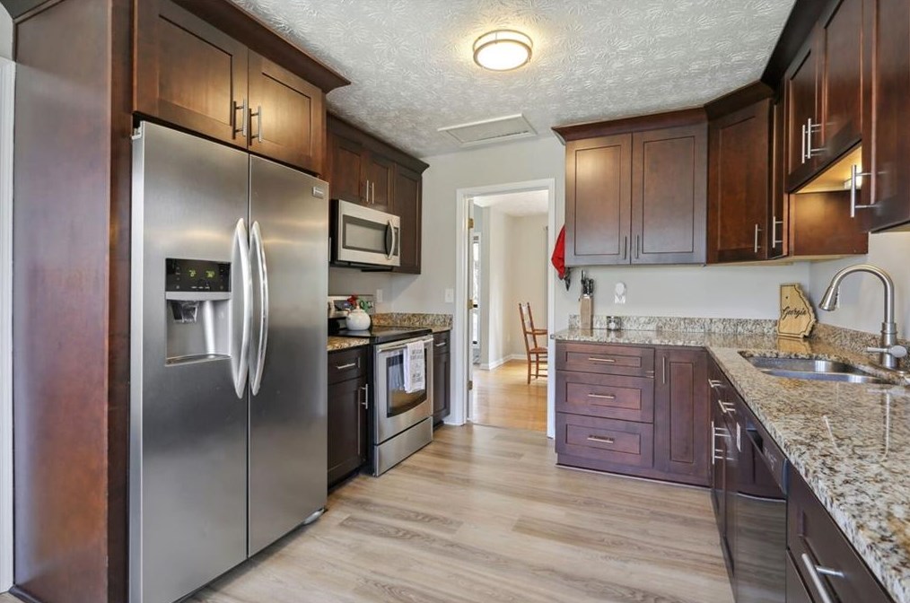 82 Geraldine Dr, Smyrna GA  30082-3625 exterior