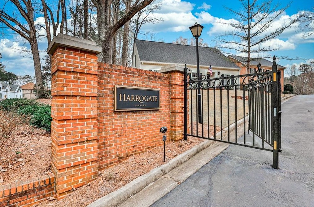 1820 Bedfordshire Dr, Decatur GA  30033-1406 exterior