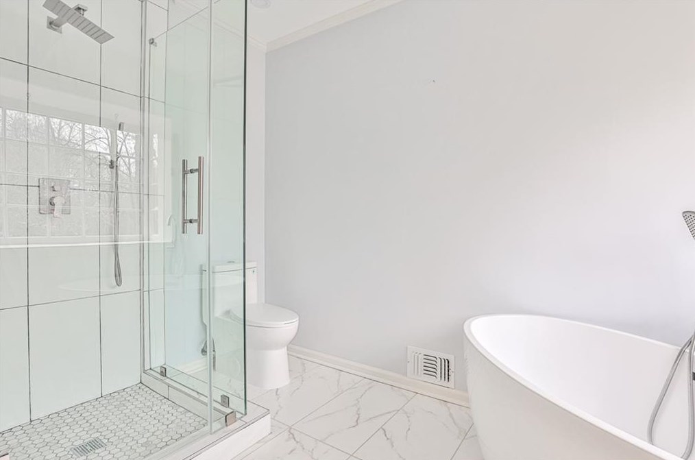 1820 Bedfordshire Dr, Decatur GA  30033-1406 exterior