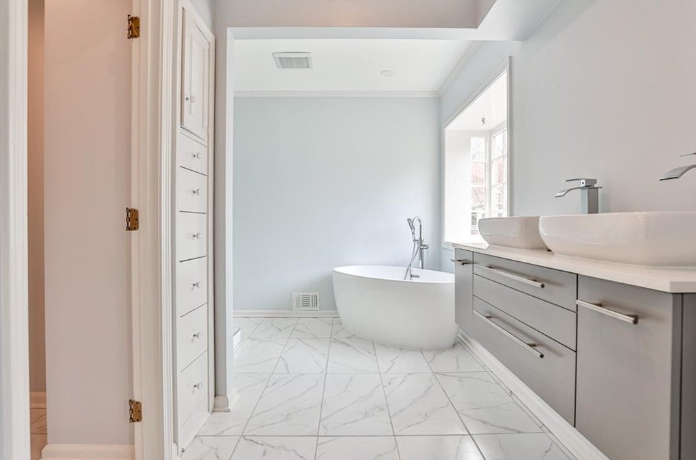 1820 Bedfordshire Dr, Decatur GA  30033-1406 exterior