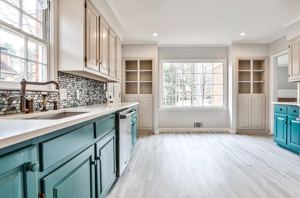 1820 Bedfordshire Dr, Decatur GA  30033-1406 exterior