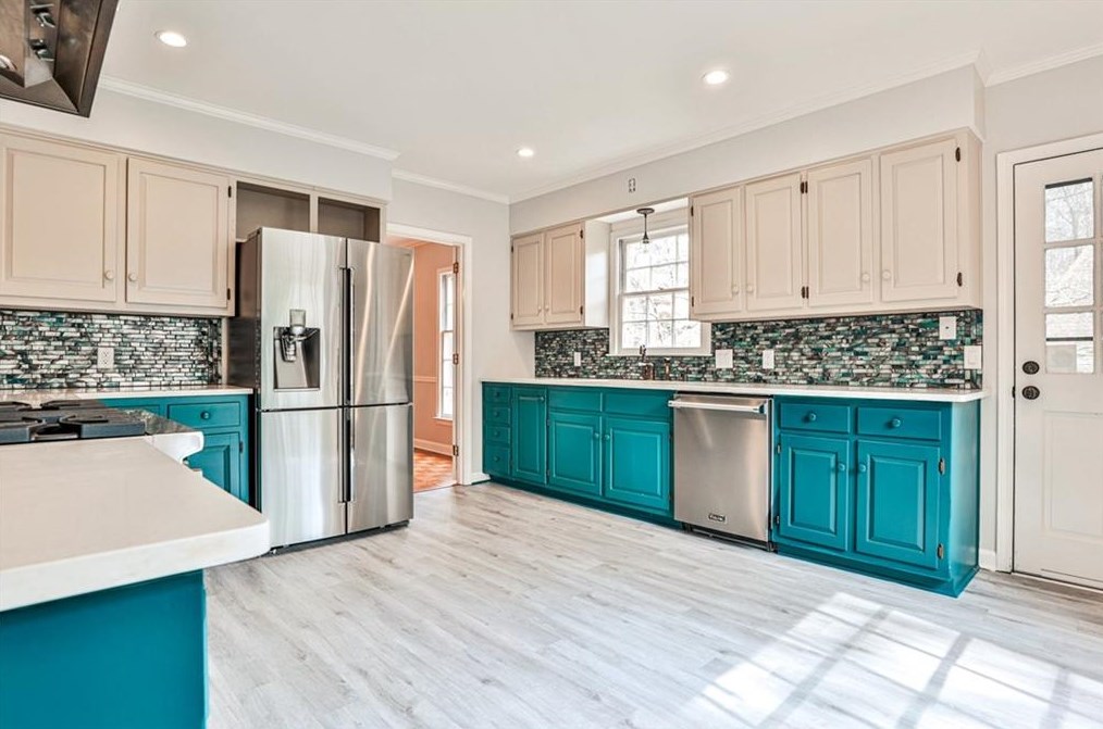 1820 Bedfordshire Dr, Decatur GA  30033-1406 exterior