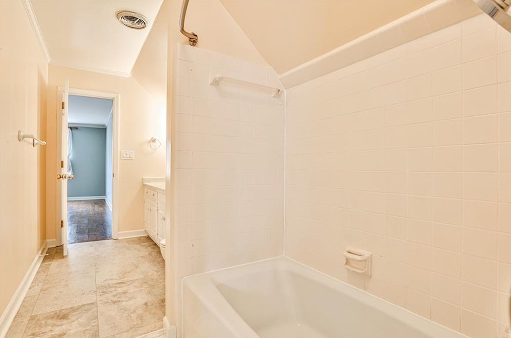 1820 Bedfordshire Dr, Decatur GA  30033-1406 exterior