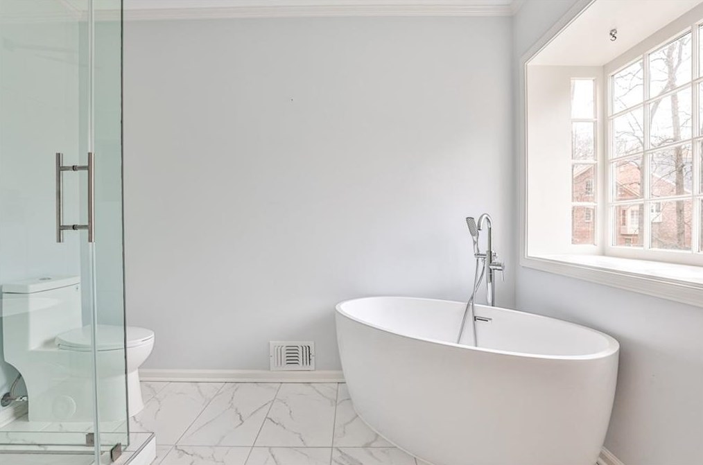 1820 Bedfordshire Dr, Decatur GA  30033-1406 exterior