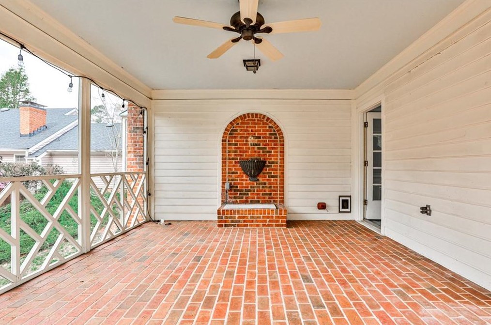 1820 Bedfordshire Dr, Decatur GA  30033-1406 exterior