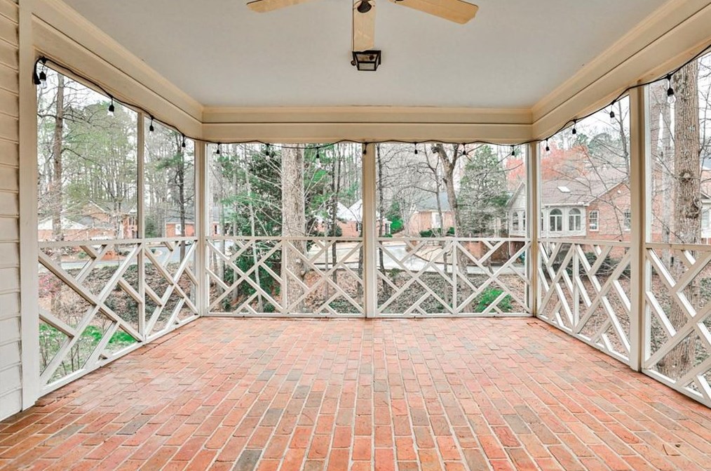 1820 Bedfordshire Dr, Decatur GA  30033-1406 exterior