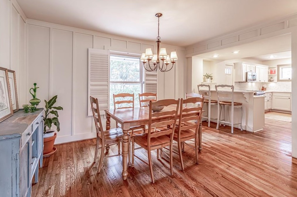 2825 Ridgemore Rd, Atlanta GA  30318-1447 exterior