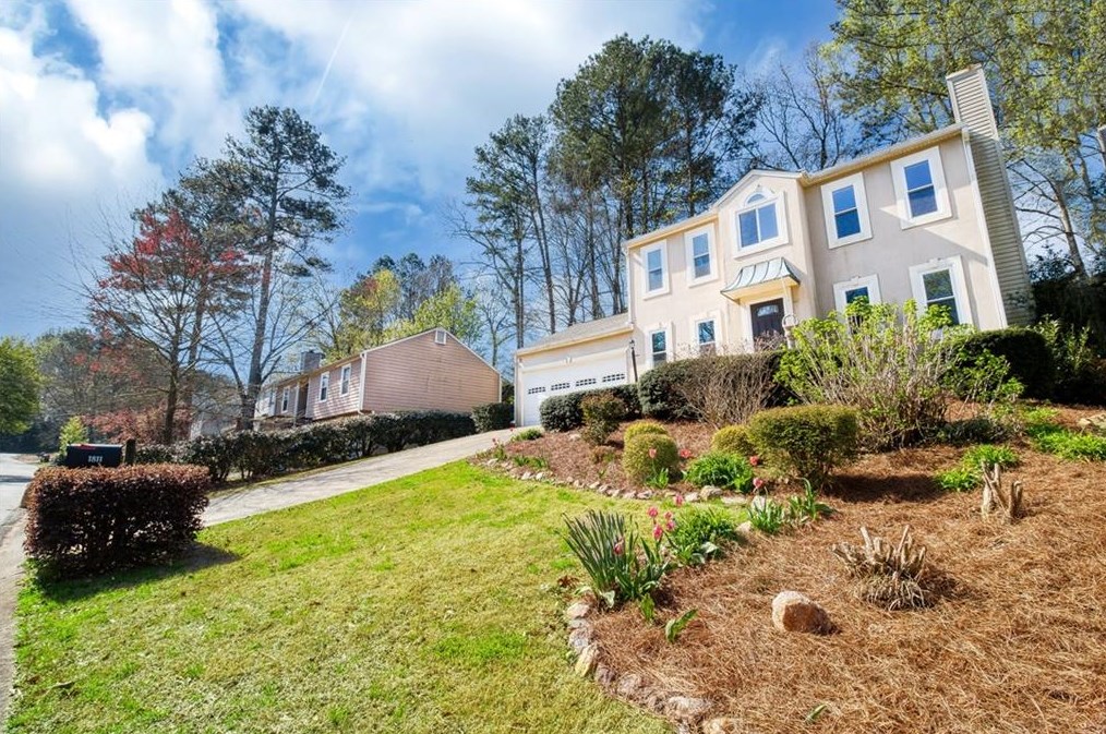 1811 Crescent Hill Dr, Acworth, GA 30102-7917