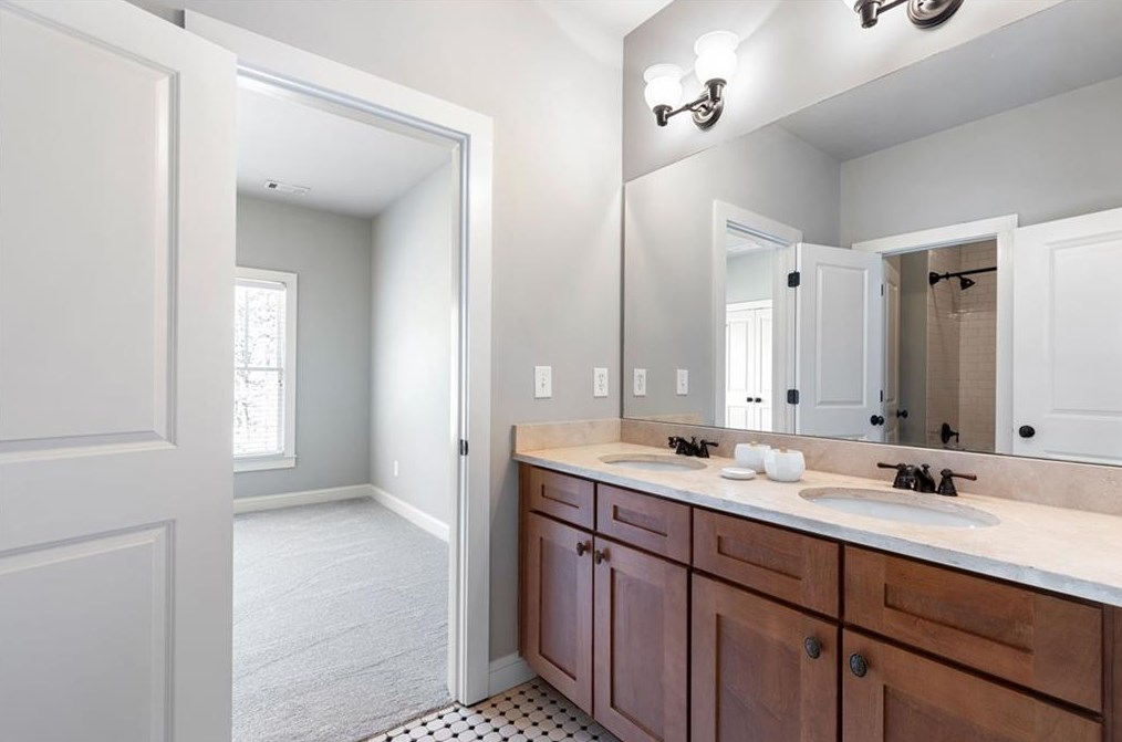 1453 Woodland Hl Dr, Atlanta GA  30324-4627 exterior