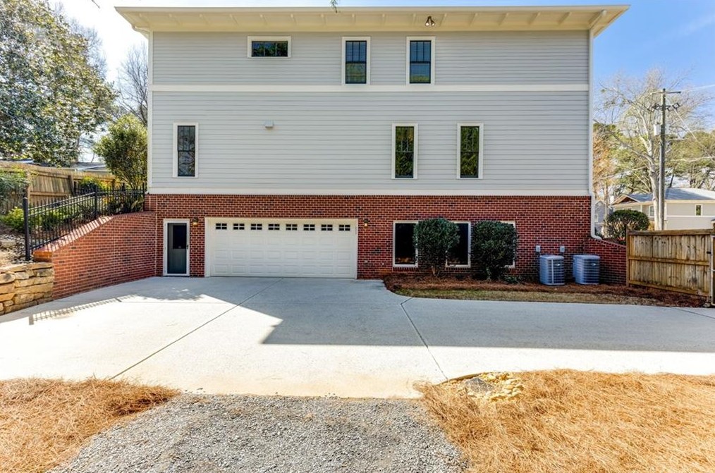 1453 Woodland Hl Dr, Atlanta GA  30324-4627 exterior