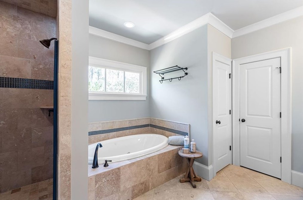 1453 Woodland Hl Dr, Atlanta GA  30324-4627 exterior