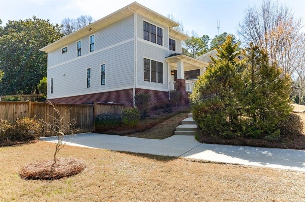 1453 Woodland Hl Dr, Atlanta GA  30324-4627 exterior