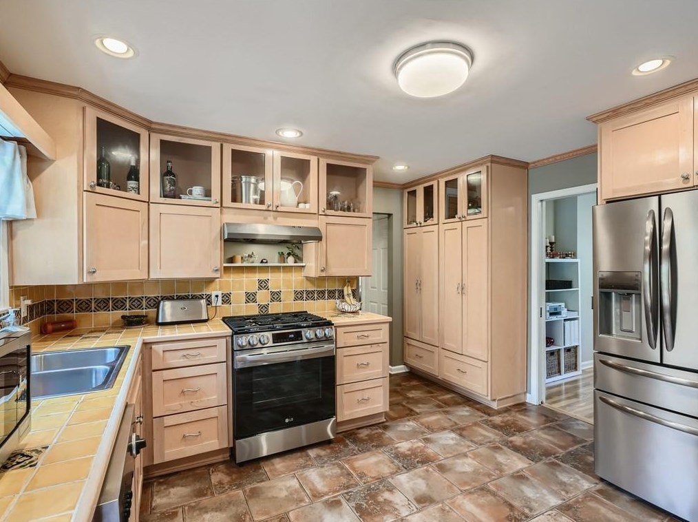 1197 Mclendon Dr, Decatur GA  30033-3925 exterior