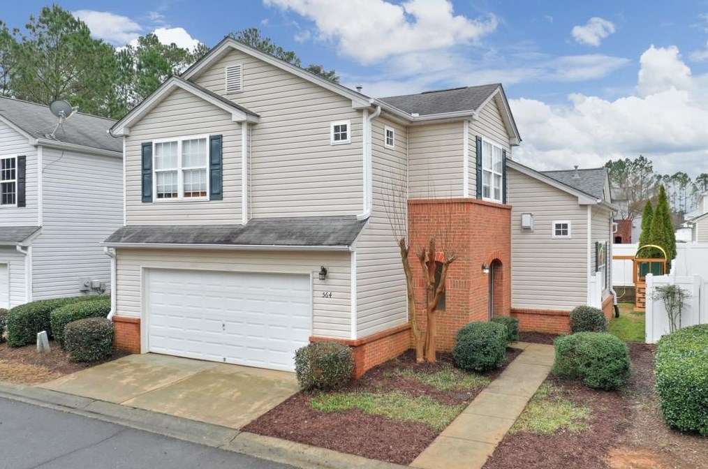 564 W Oaks Dr, Holly Springs, GA 30188
