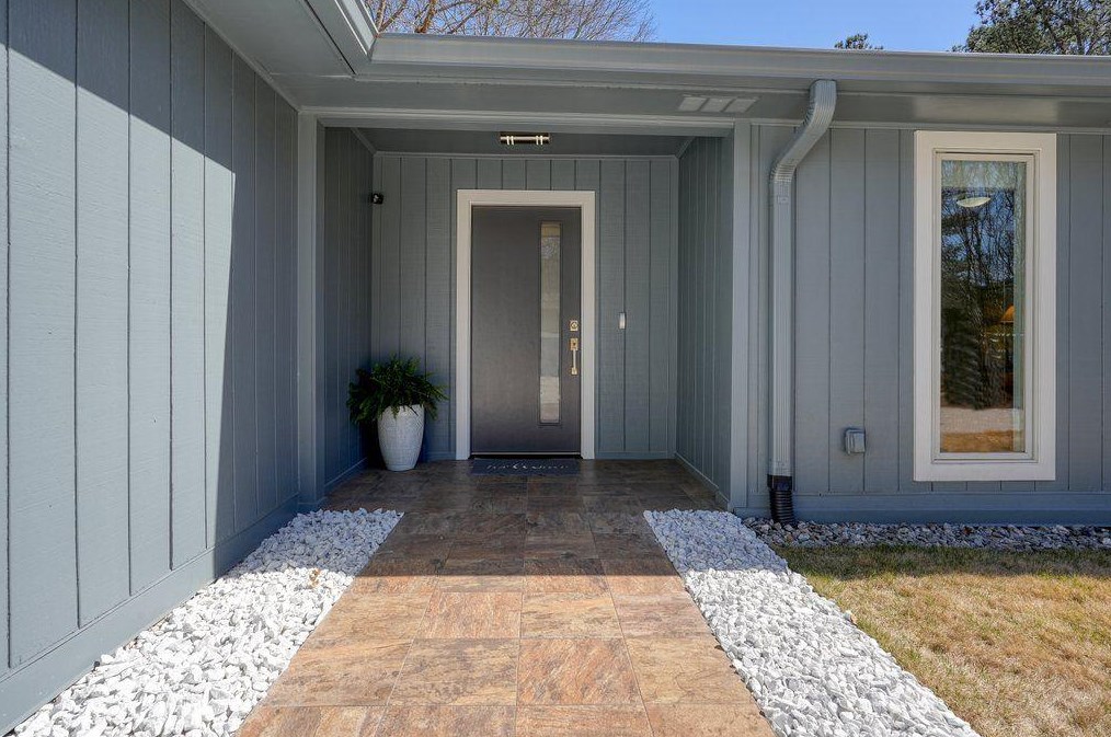 1525 Oakfield Ln, Roswell, GA 30075-3015