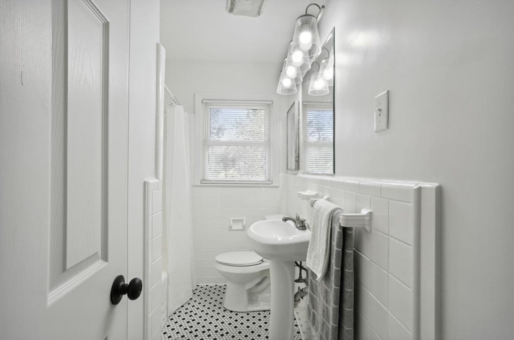 1780 Valencia Rd, Decatur GA  30032-5218 exterior