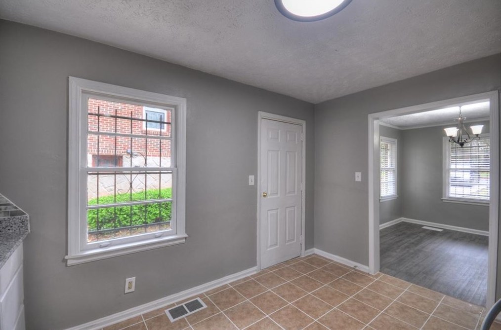 2823 Oakland Ter, Decatur GA  30032-5518 exterior