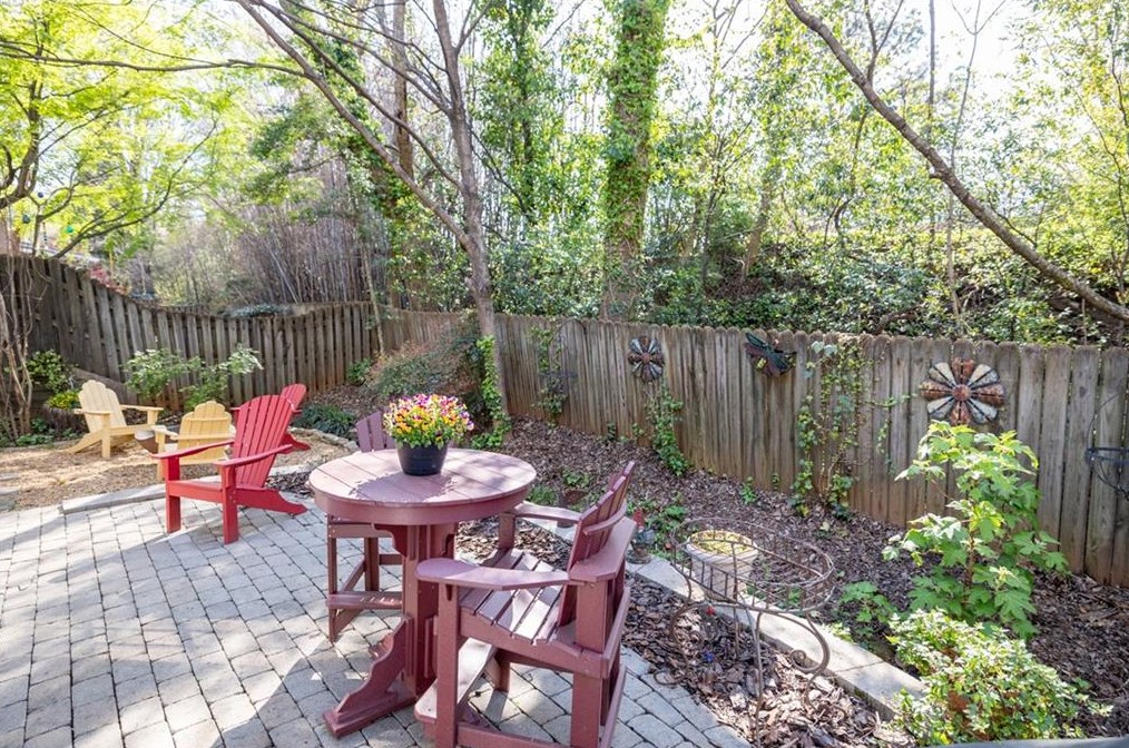 3 Village Walk Dr, Decatur GA  30030-2685 exterior