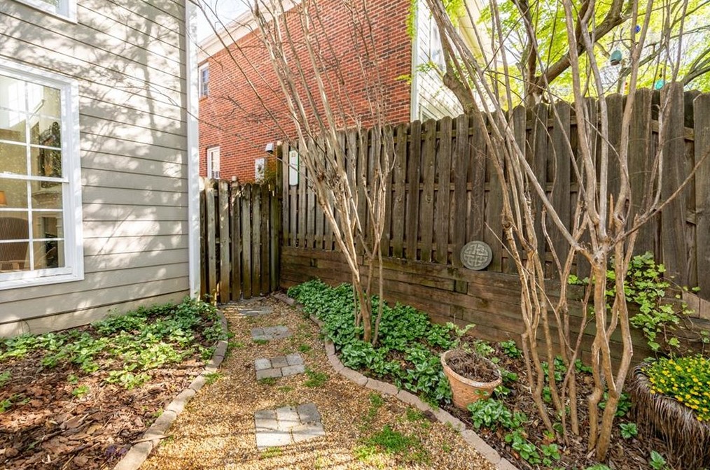 3 Village Walk Dr, Decatur GA  30030-2685 exterior