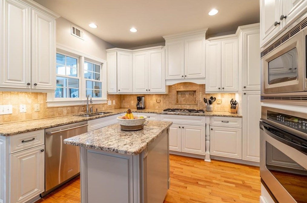 3 Village Walk Dr, Decatur GA  30030-2685 exterior