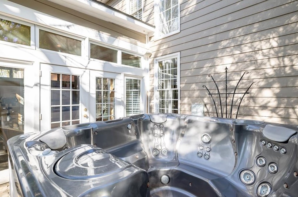 3 Village Walk Dr, Decatur GA  30030-2685 exterior