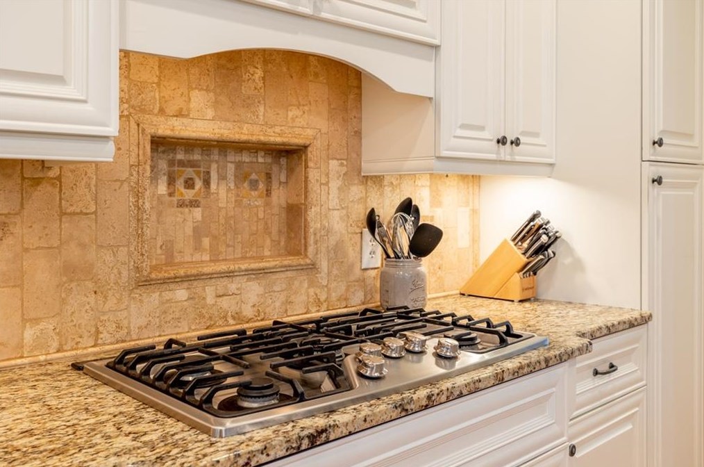 3 Village Walk Dr, Decatur GA  30030-2685 exterior