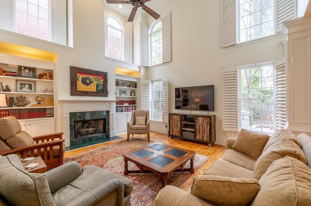 3 Village Walk Dr, Decatur GA  30030-2685 exterior