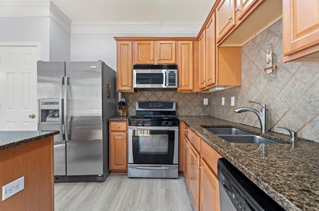 7822 Welsford Pt, Atlanta GA  30350-5894 exterior