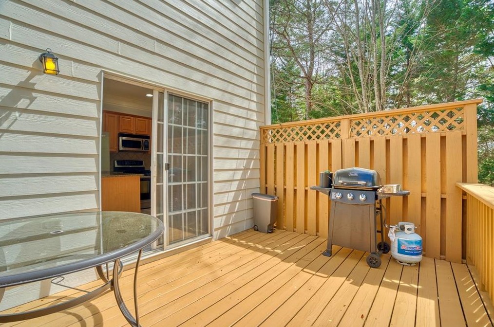 7822 Welsford Pt, Atlanta GA  30350-5894 exterior