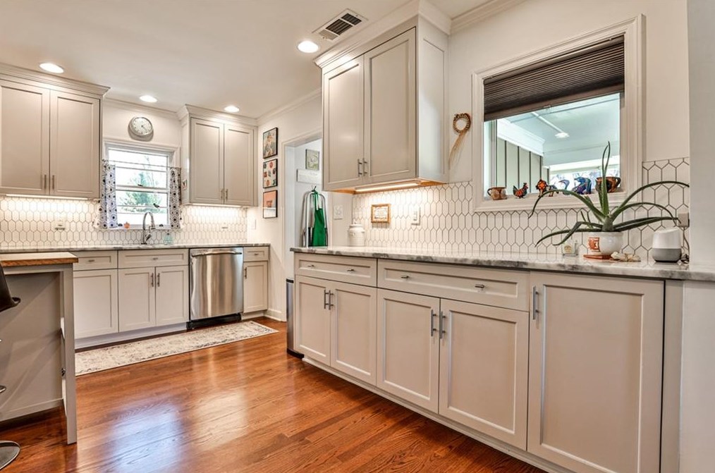 2617 Woodridge Dr, Decatur GA  30033-4844 exterior