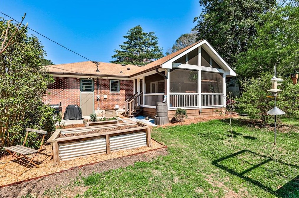 2617 Woodridge Dr, Decatur GA  30033-4844 exterior