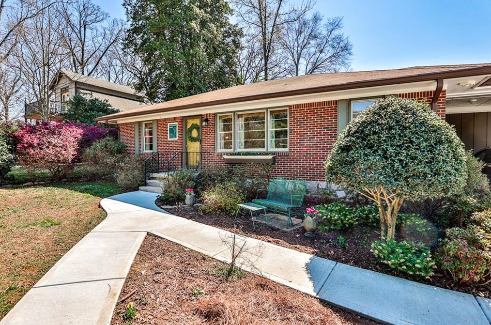 2617 Woodridge Dr, Decatur, GA 30033-4844