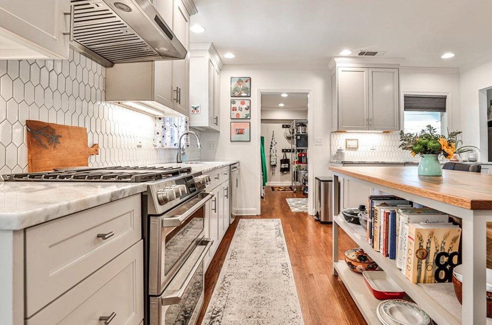 2617 Woodridge Dr, Decatur GA  30033-4844 exterior